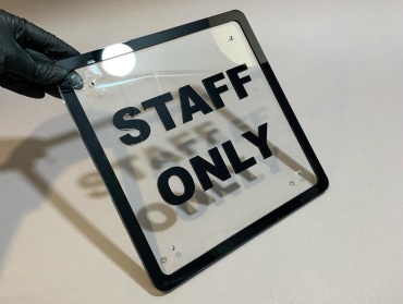 Табличка SIGNIQ Staff only 20x20 см
