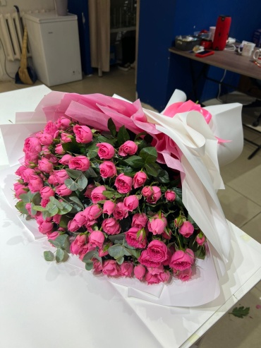 Букет из кустовых роз 15