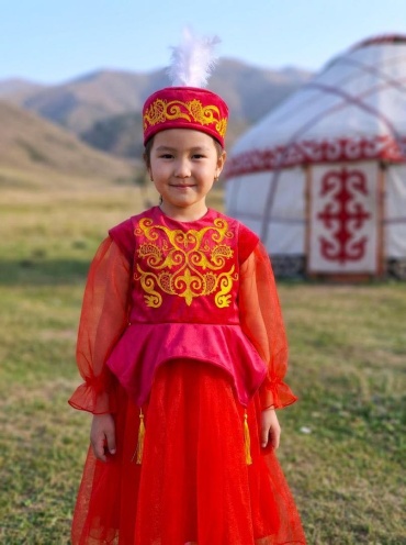 Национальный костюм красный