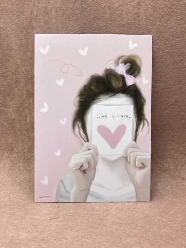 Открытка Love is here. 1 шт