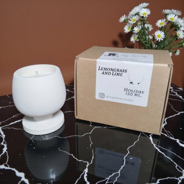 Ароматическая свеча Бокал Праздник аромат Lemongrass and Lime 9 см, 1 шт белый