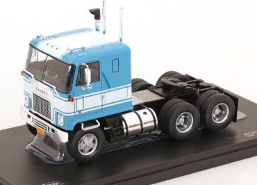 Модель GMC Astro 95 blue/with 1970 1:43 IXO