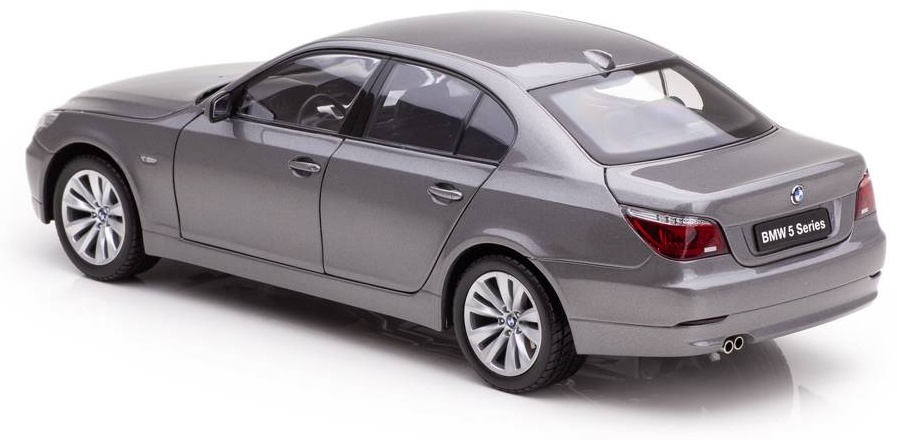 Автомобиль 1:18