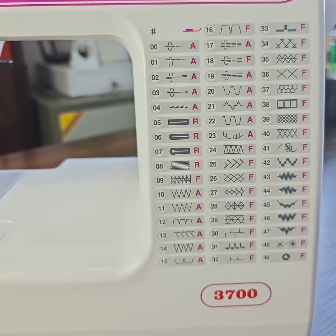 Janome 3700 белый