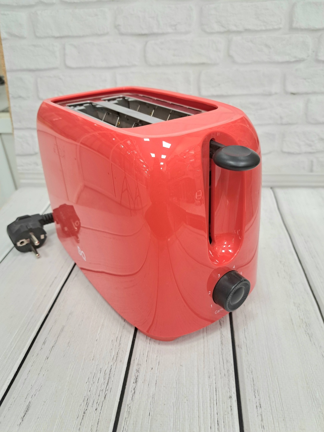 Тостер BQ BQ T1007 красный