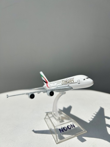 Самолет NOON AirbusA380Emirates 1:450