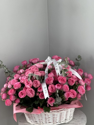 ROYAL FLOWERS Semeу композиция в корзине кустовая пионовидная роза 21 шт 50 см