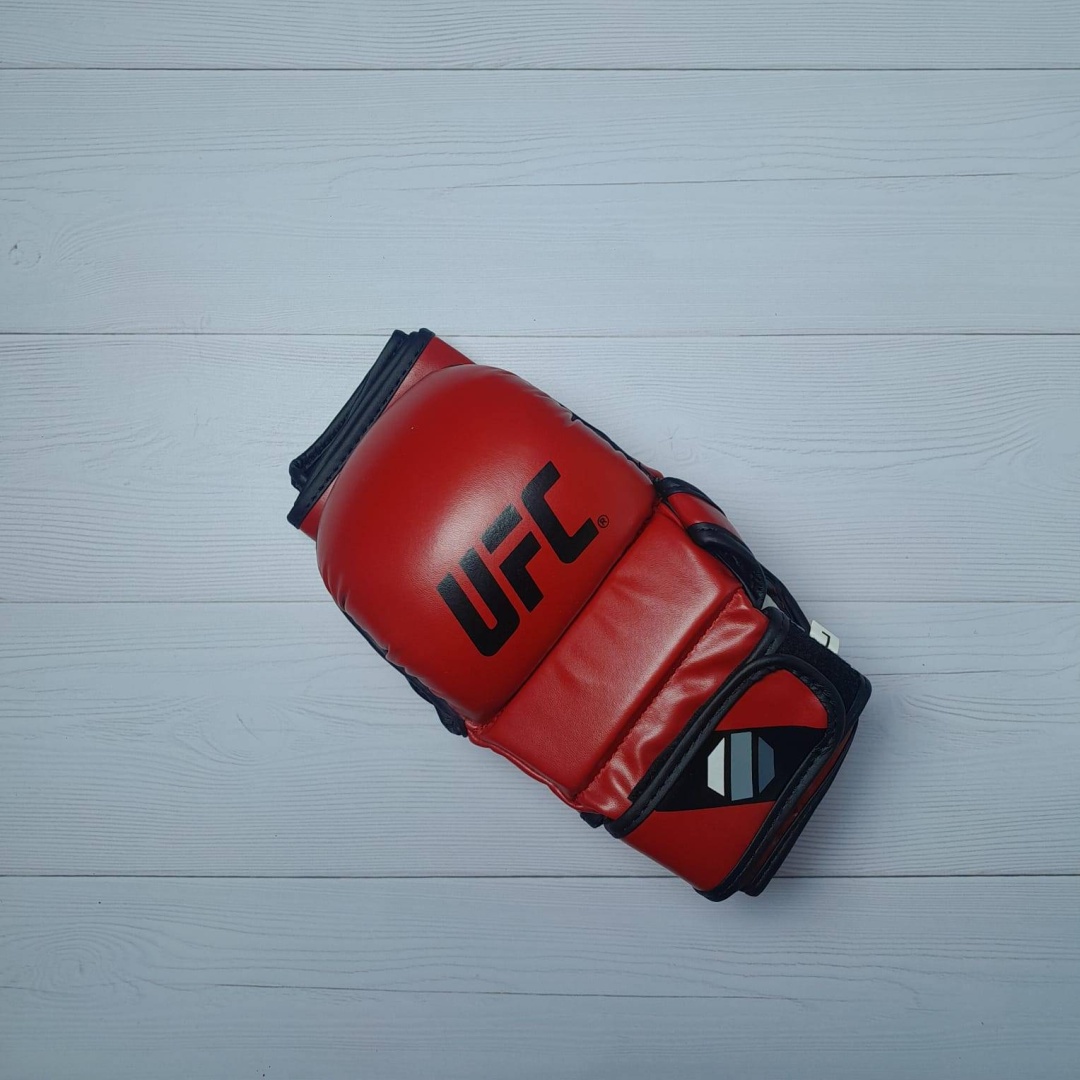 Перчатки UFC 03033 красный L