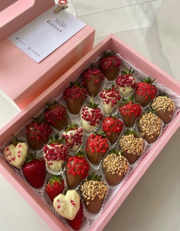 Saad chocolate. отборная клубника в премиум бельгийском шоколаде Callebaut 20*30