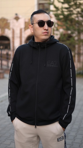 Свитшот EA7 черный