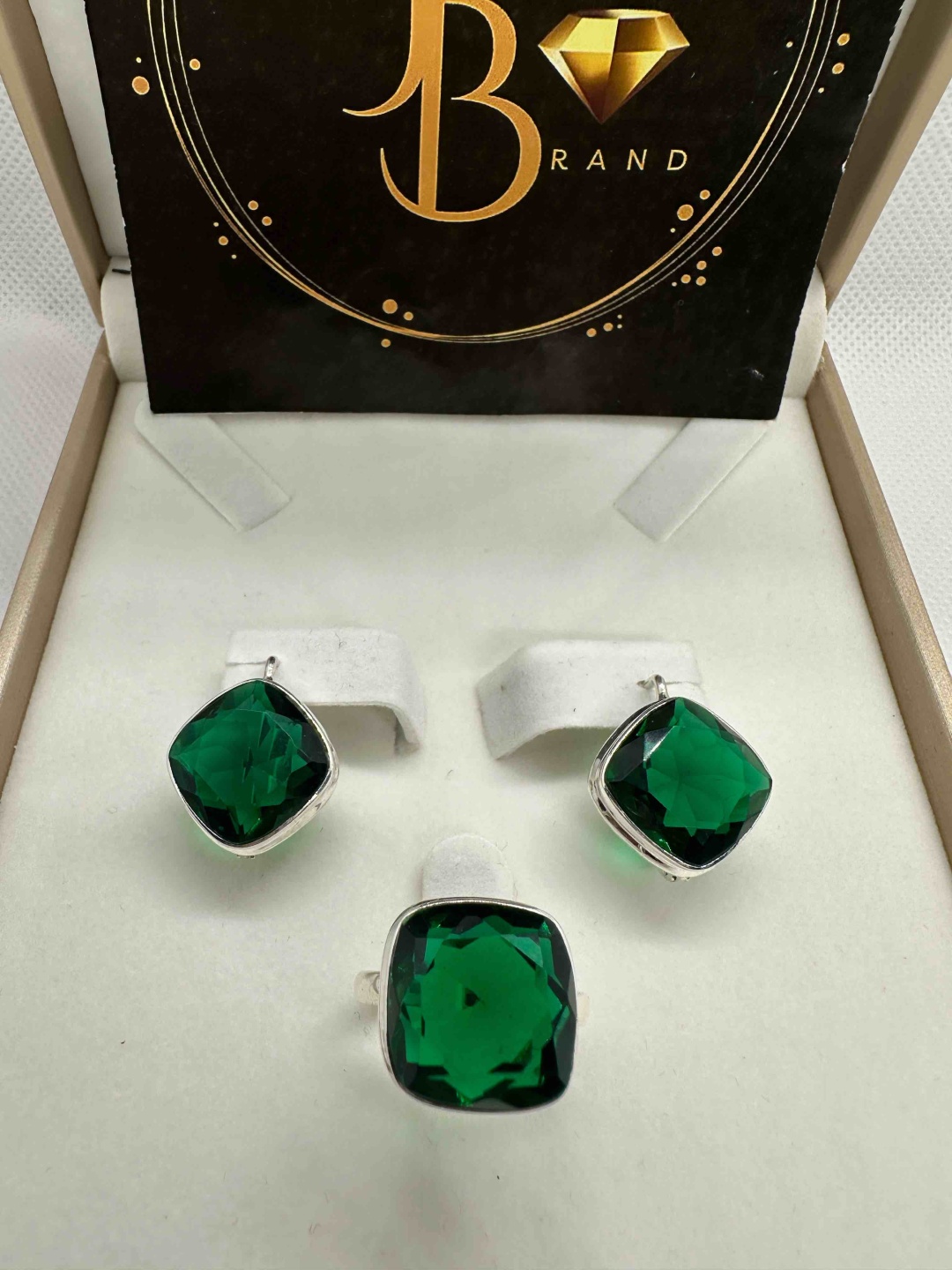 Комплект JANASYL Brand Комплект11111 вес 35 г серебро, изумруд