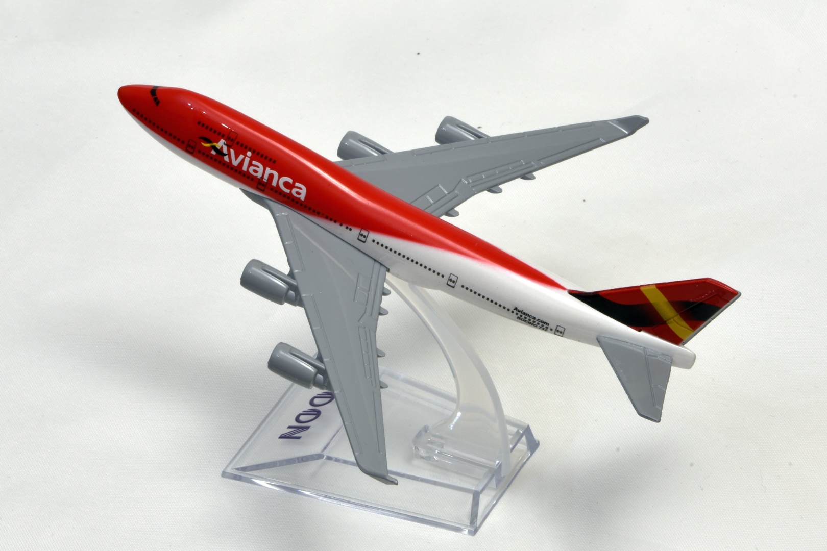 Коллекционная модель Самолет NOON АК Avianca Boeing B747 AA74716N 1:450