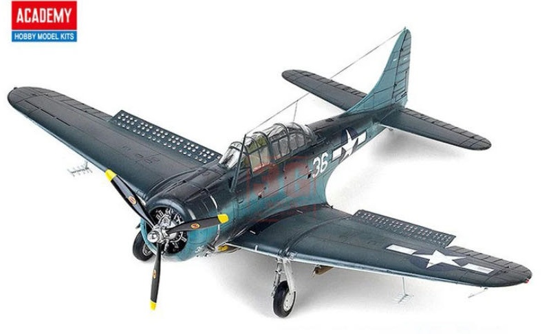 Американский палубный бомбардировщик USN SBD-5