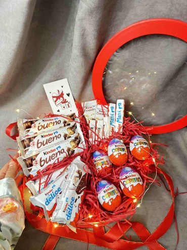 VAIT Киндер Торт Kinder Box Love VAIT 25 см на 25 см