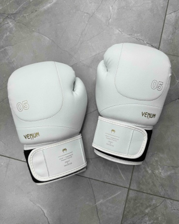Боксерские перчатки Venum 12 oz белый