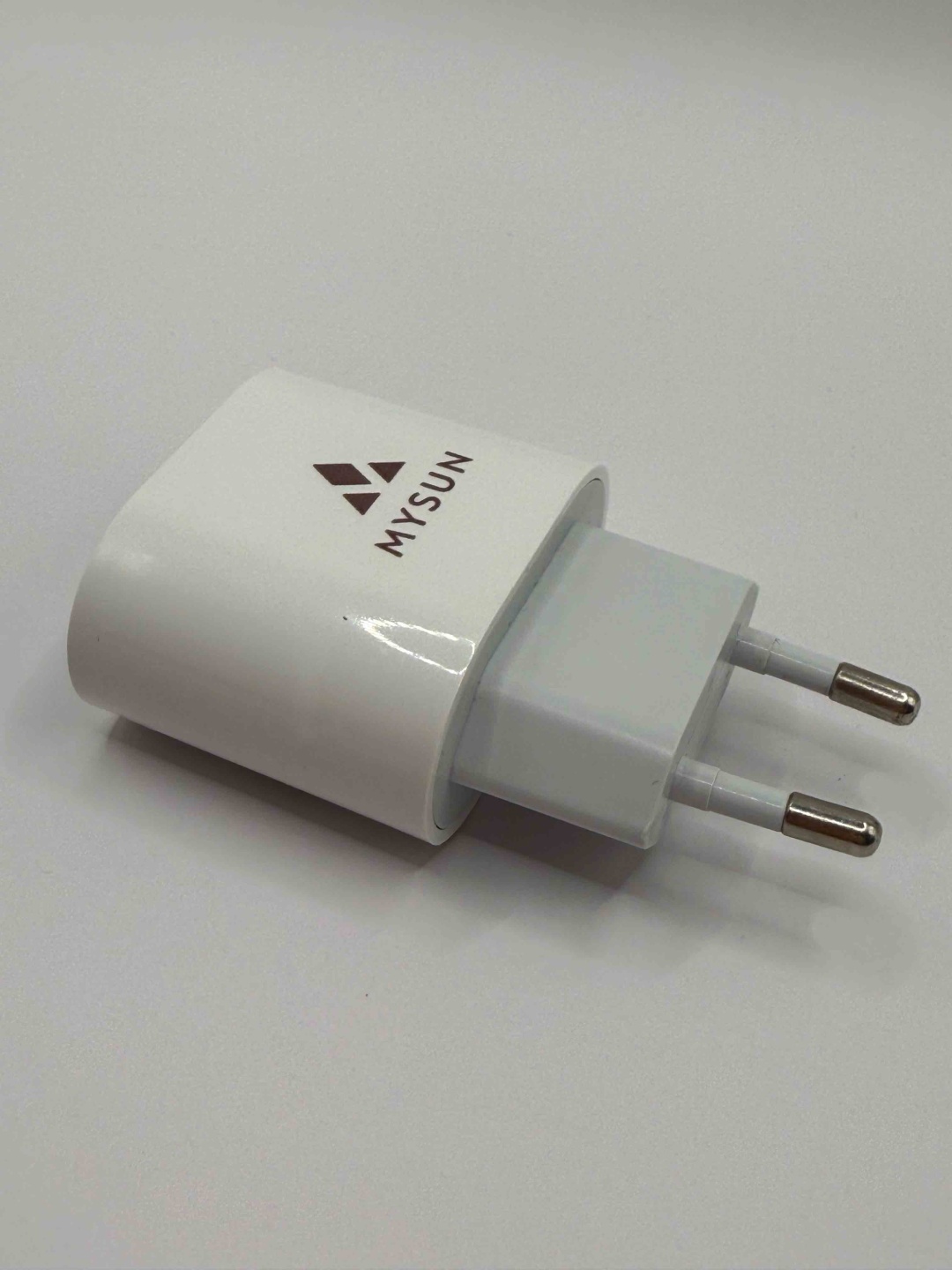 Зарядное устройство G001 USB Type-C 20 Вт белый