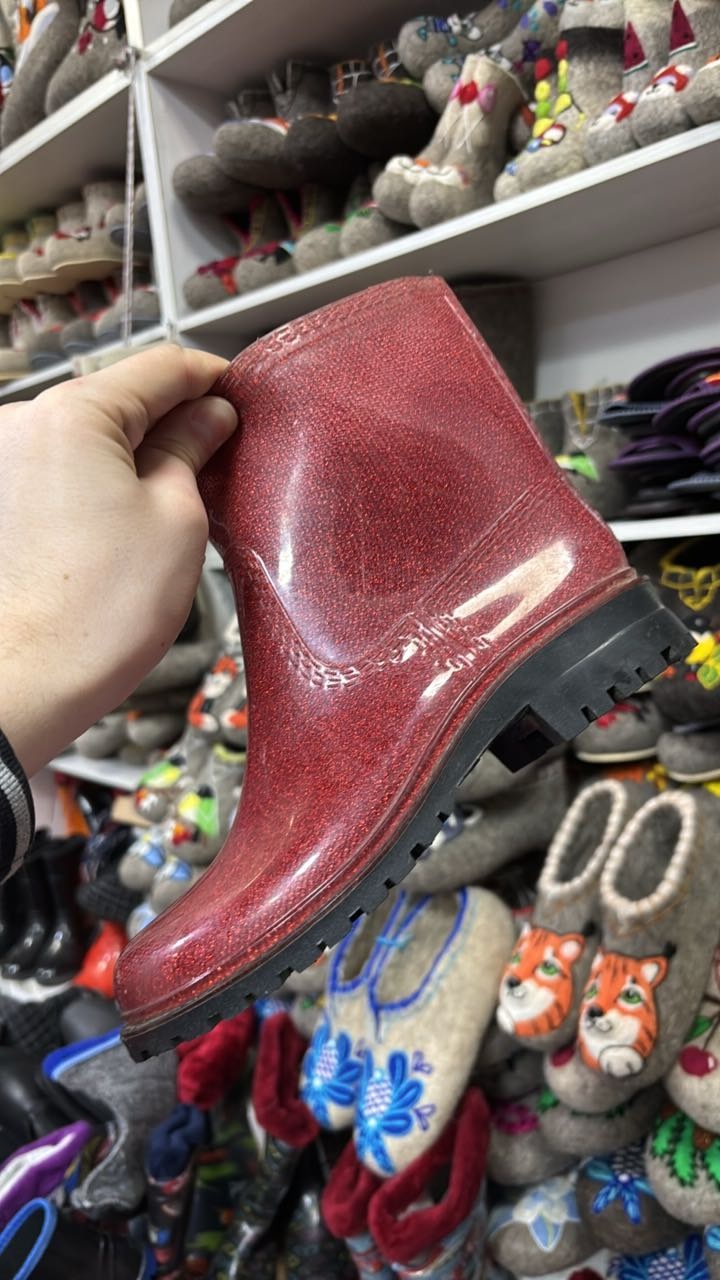 бордовый