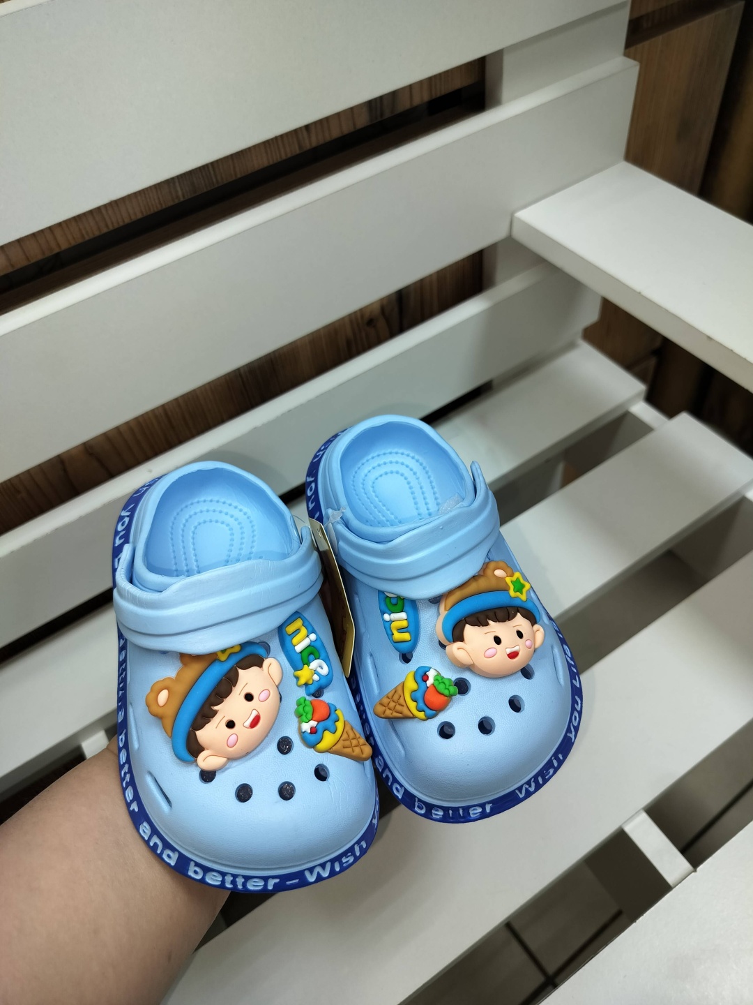 голубой