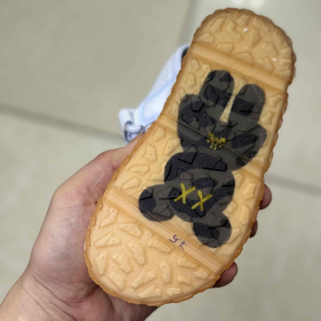 Сандалии белый