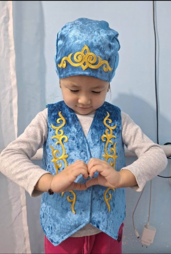 Национальный костюм голубой, золотистый