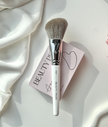 BEAUTY PROFF скошенная кисть F07 для скульптора и бронзера 1
