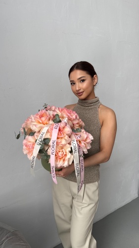 Floral композиция в коробке роза, эвкалипт 11 шт 40 см