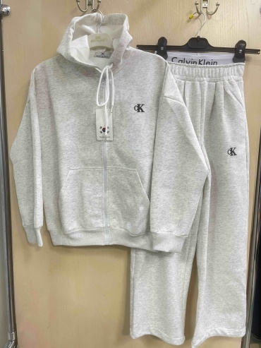 Спортивный костюм серый