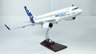 Коллекционная модель Самолет Kuvert A320 47 см 1:200