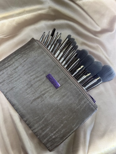 BH cosmetics Brush Set With Cosmetic Bag 15 шт