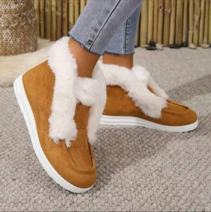 коричневый