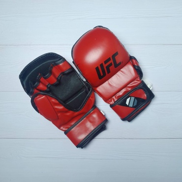 Перчатки UFC 03033 красный XS