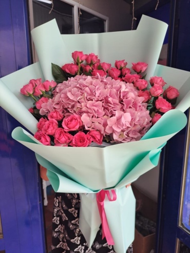 Balflowers букет кустовые розы Королевская гортензия