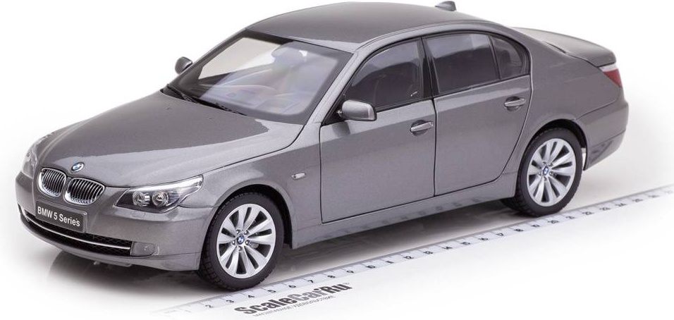 Автомобиль 1:18