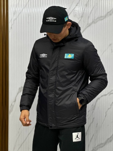 Демисезонная куртка Umbro черный