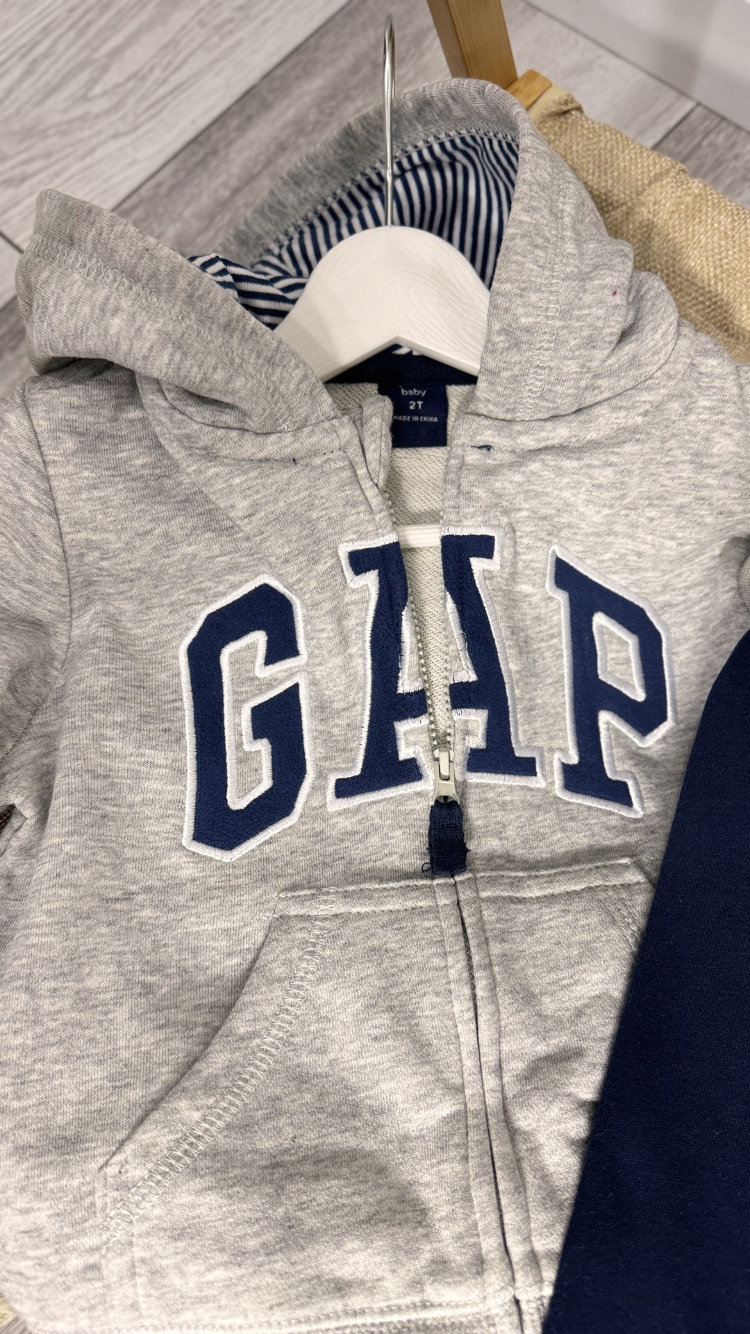 GAP серый