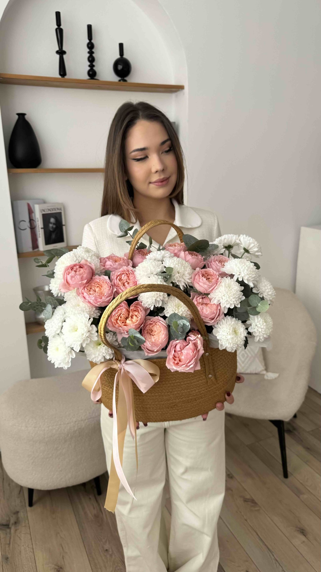 Kazarin flowers композиция в корзине хризантема, кустовая роза 7 шт 40 см