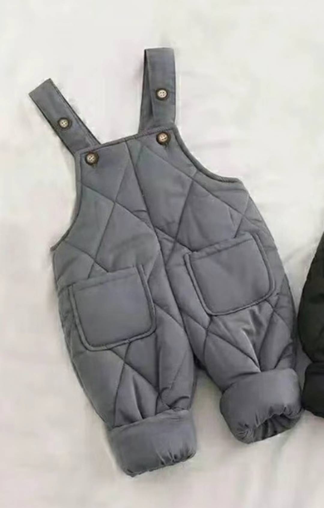 серебристый