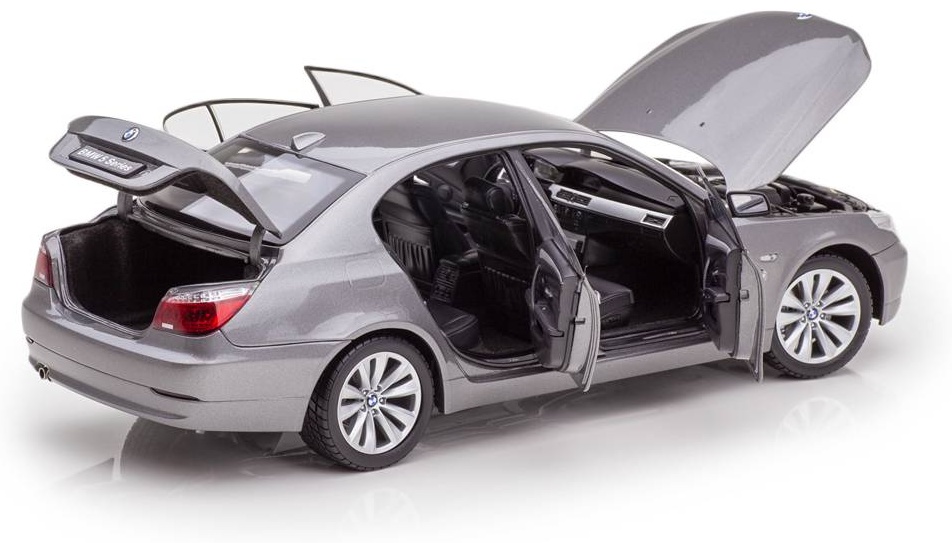 Автомобиль 1:18