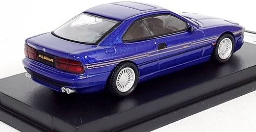Модель BMW 850 CSI blue 1:64