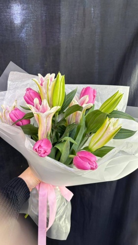Букет Лилии с тюльпанами "Flowers by Mariya"