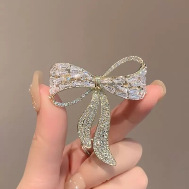 Брошь DiDi Shop бижутерный сплав, фианит