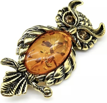 Брошь AmberShop латунь, янтарь натуральный