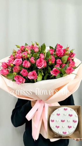 MiSSS flowers букет из кустовых роз + бенто торт