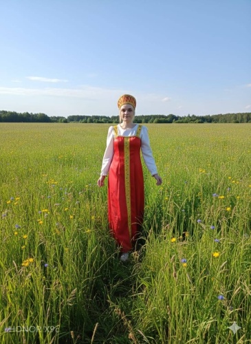 Национальный костюм белый, красный