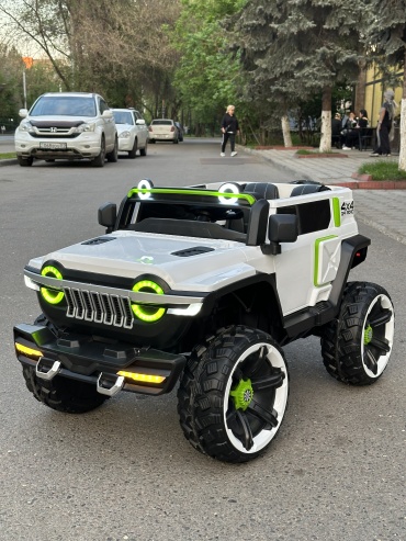 Toyla Wrangler Jeep белый