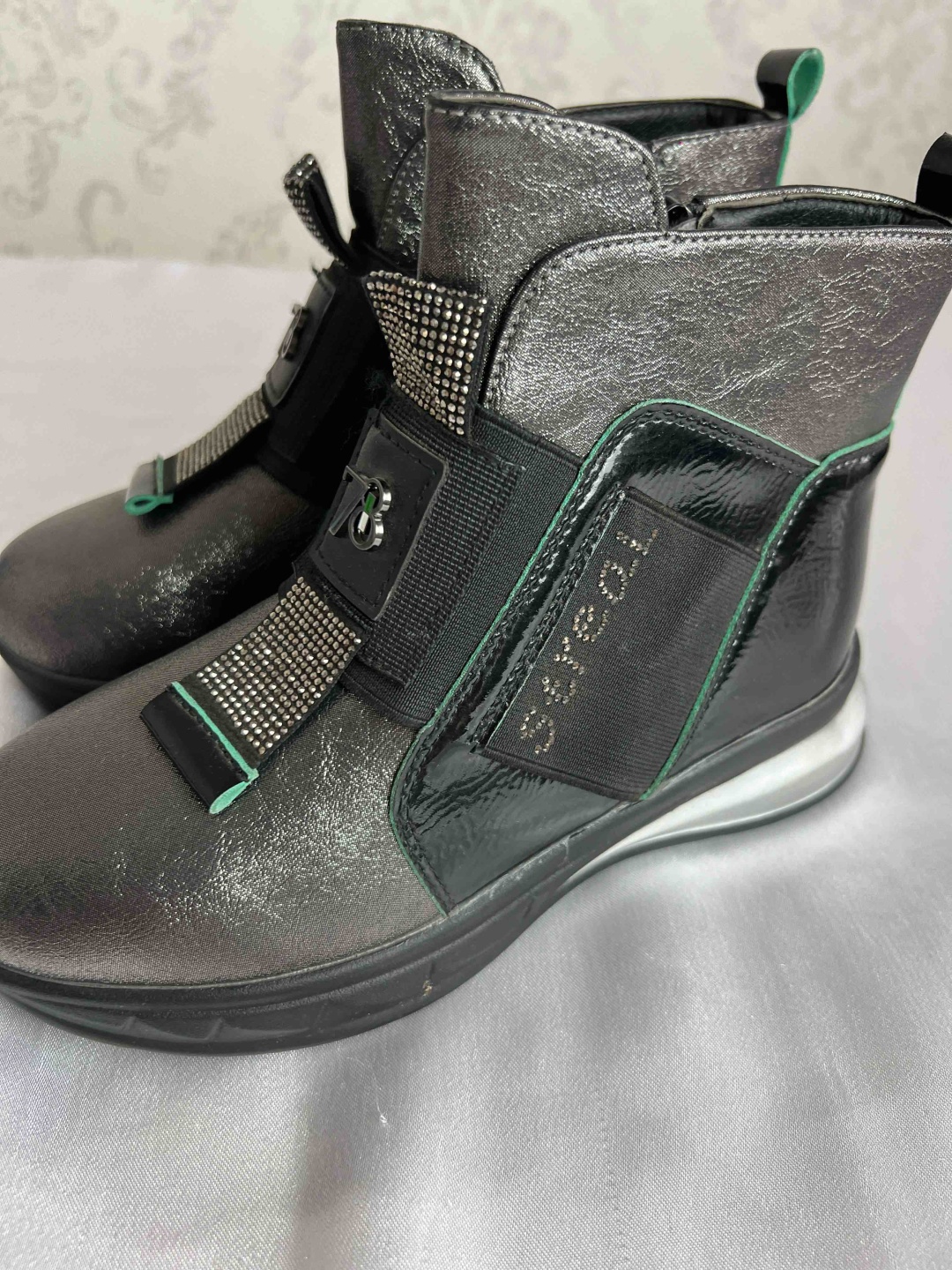 Ботинки серебристый